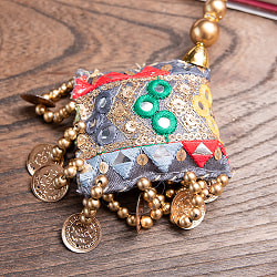 インドのきらめくタッセル　カラフル1連 - サブ3