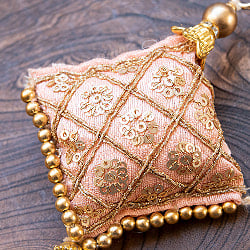 インドのきらめくタッセル　格子模様と3つのタッセル - サブ3