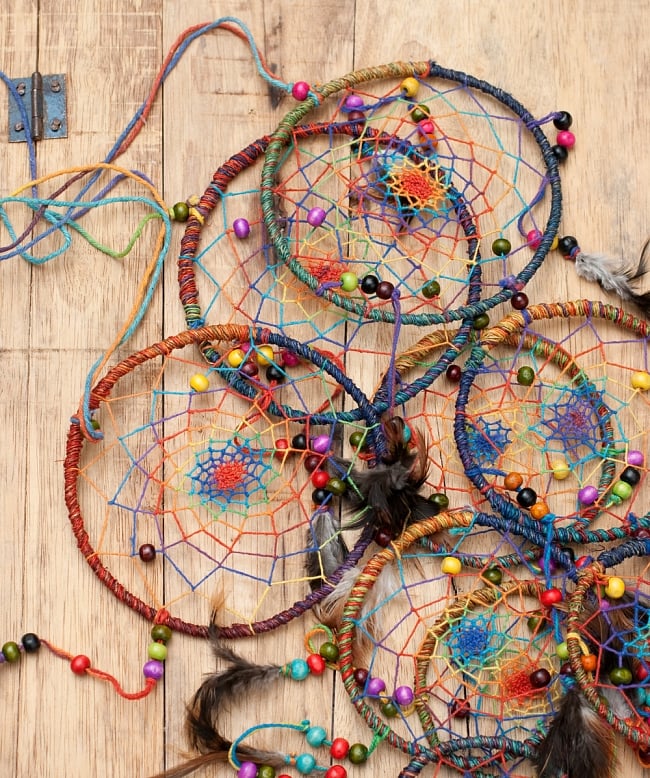 3連ドリームキャッチャー[直径：14cm] 6 - 手作りなので、このようにそれぞれ配色などが異なります。