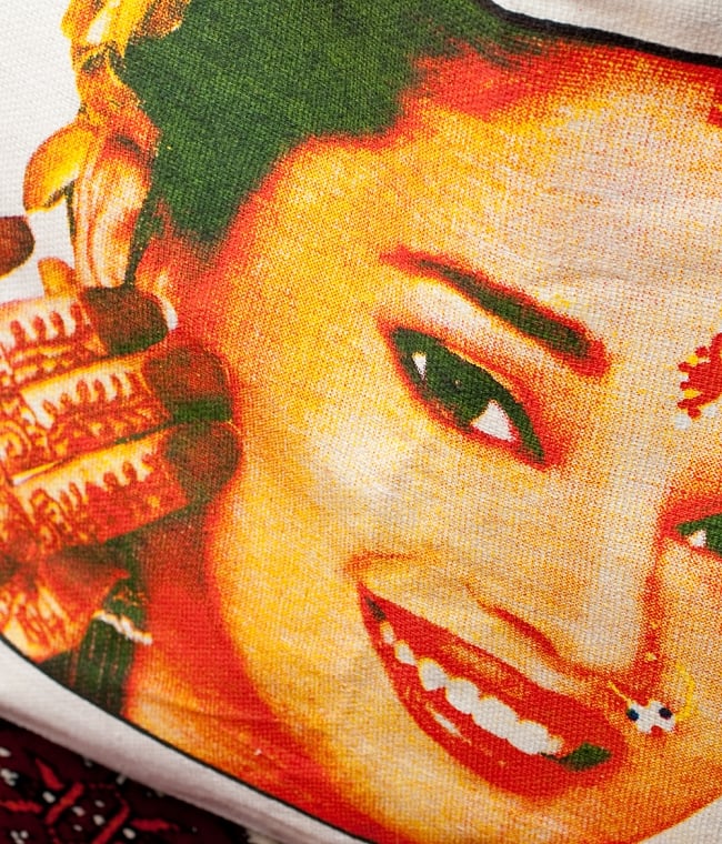 マサラ帆布バッグ[マドゥリ・ディークシット] 4 - 表面を斜めから撮影しました