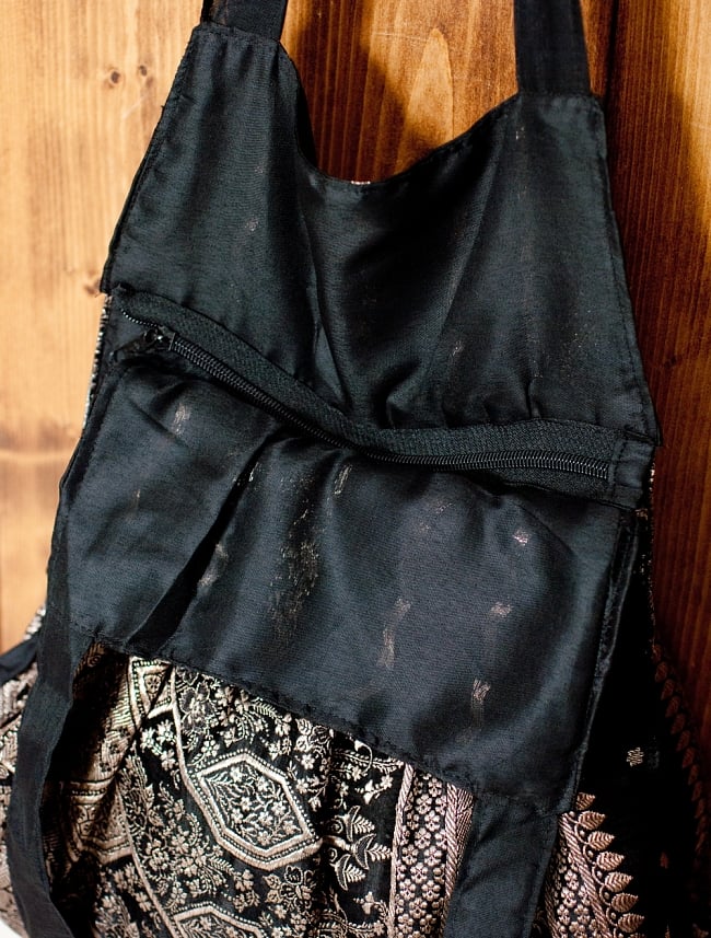 オールドシルクサリーのジッパー付き肩掛けバッグ - 黒・グレー系 5 - ファスナーの部分はこのようになっています