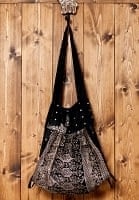 オールドシルクサリーのジッパー付き肩掛けバッグ - 黒・グレー系の商品写真