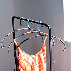 インダストリアルな雰囲気に　インドのアイアンハンガー　レザータイプ - サブ4