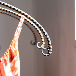 インダストリアルな雰囲気に　インドのアイアンハンガー　レザータイプ - サブ5