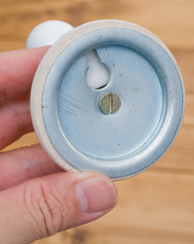 アジアンデザインの壁掛けフック - ラウンド型 4 - 裏面はこのようになっています。