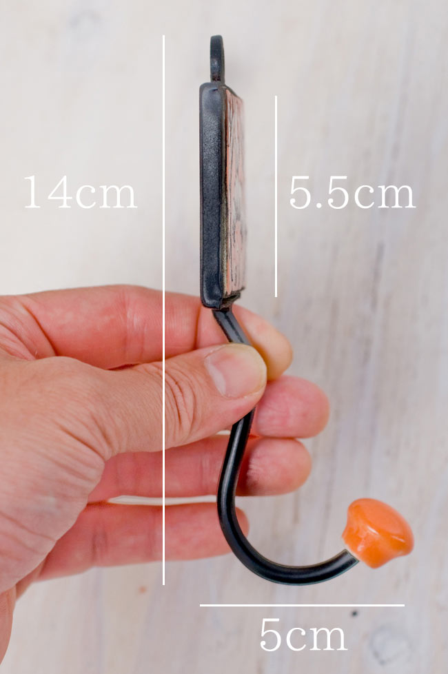 ジャイプールポッタリーの壁掛けフック - スクエア 5 - サイズ感のご参考にどうぞ