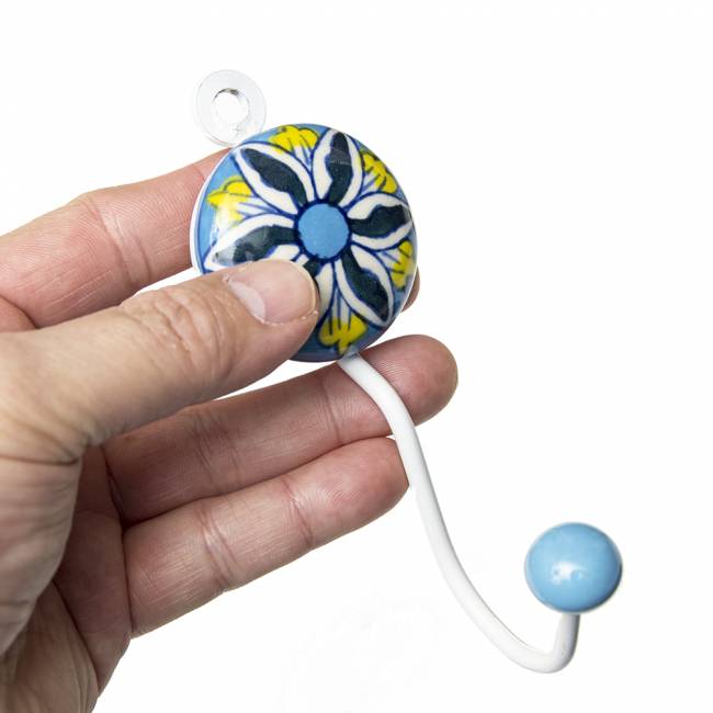 アジアンデザインの壁掛けフック ラウンド - ジャイプルフラワー 3 - 手に取るとこれくらいの大きさです。