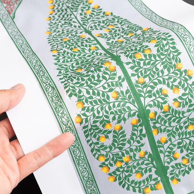 生命の樹 - オディシャ州の伝統絵画 パタチトラ　インドの神話と自然を描いた細密アート【1点物】 8 - 細部を見てみました。