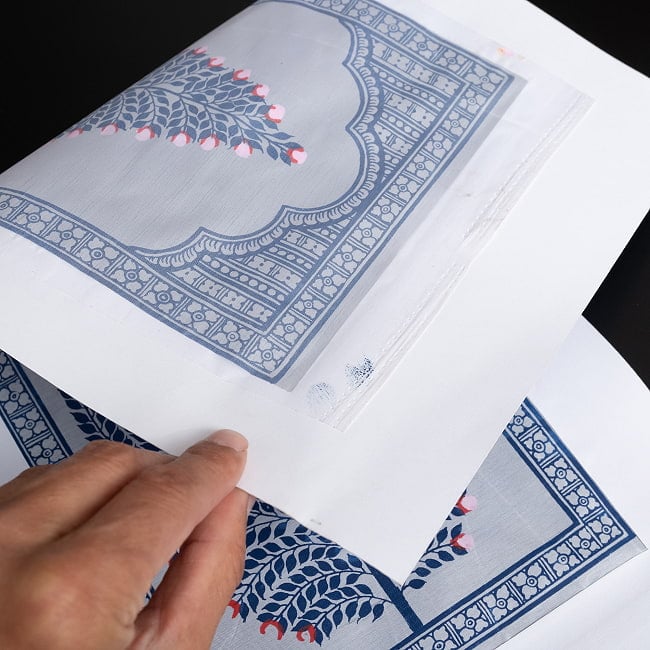 生命の樹 - オディシャ州の伝統絵画 パタチトラ インドの神話と自然を描いた細密アート【1点物】 9 - 細部を見てみました。
