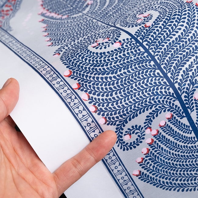 - オディシャ州の伝統絵画 パタチトラ インドの神話と自然を描いた細密アート【1点物】 11 - 壁に飾ってみました