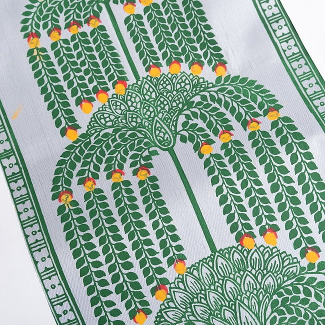 生命の樹 - オディシャ州の伝統絵画 パタチトラ インドの神話と自然を描いた細密アート【1点物】 4 - 細部を見てみました。