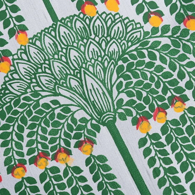 生命の樹 - オディシャ州の伝統絵画 パタチトラ インドの神話と自然を描いた細密アート【1点物】 5 - 細部を見てみました。