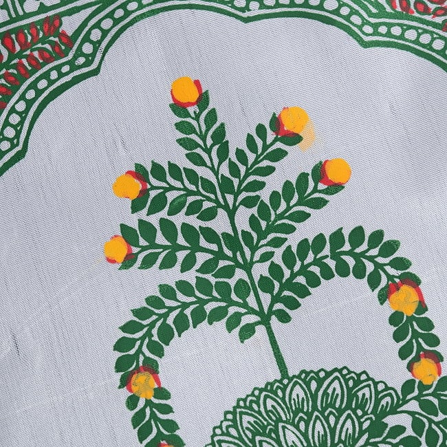 生命の樹 - オディシャ州の伝統絵画 パタチトラ インドの神話と自然を描いた細密アート【1点物】 6 - 細部を見てみました。
