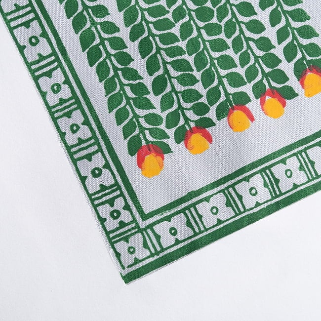 生命の樹 - オディシャ州の伝統絵画 パタチトラ インドの神話と自然を描いた細密アート【1点物】 8 - 細部を見てみました。