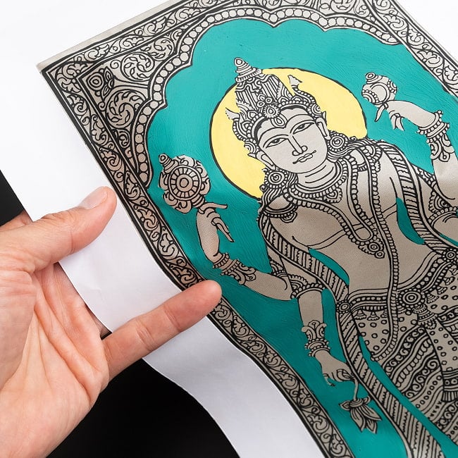 - オディシャ州の伝統絵画 パタチトラ インドの神話と自然を描いた細密アート【1点物】 11 - 壁に飾ってみました