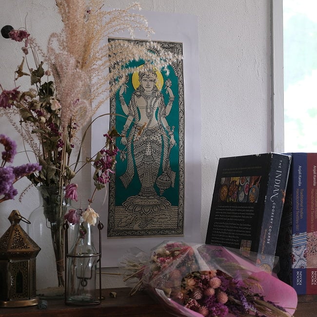 - オディシャ州の伝統絵画 パタチトラ インドの神話と自然を描いた細密アート【1点物】 12 - 壁に飾ってみました