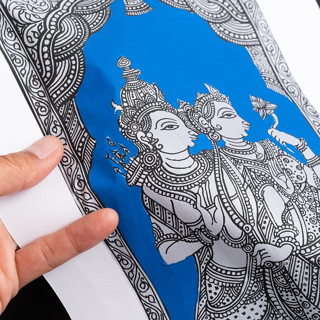 ラーマ・ダルバール（ラーマの宮廷・謁見） - オディシャ州の伝統絵画 パタチトラ　インドの神話と自然を描いた細密アート【1点物】 11 - 壁に飾ってみました
