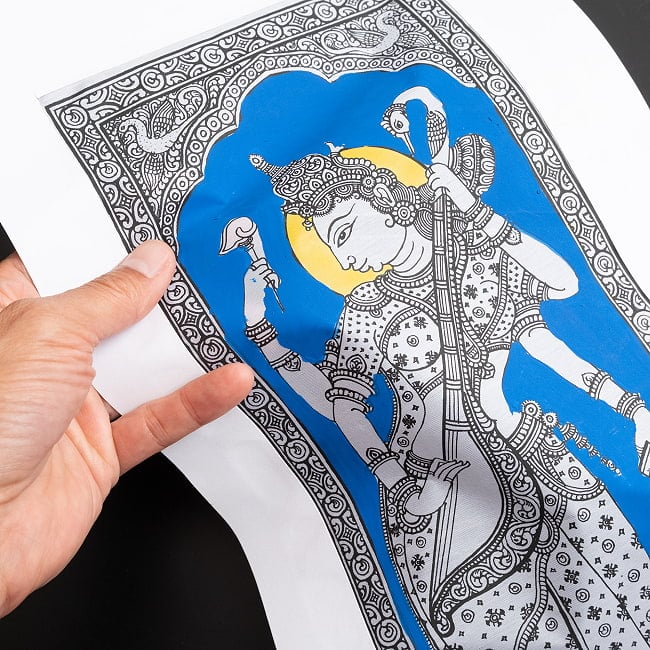 - オディシャ州の伝統絵画 パタチトラ インドの神話と自然を描いた細密アート【1点物】 11 - 壁に飾ってみました