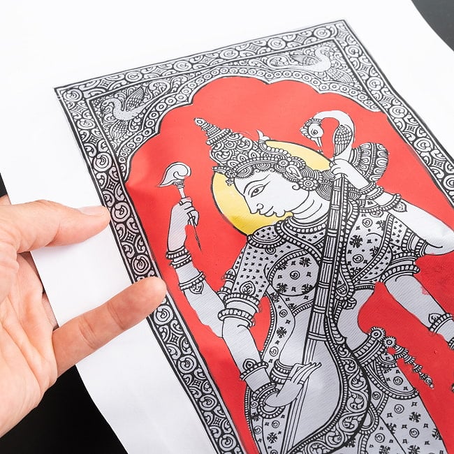 - オディシャ州の伝統絵画 パタチトラ インドの神話と自然を描いた細密アート【1点物】 12 - 壁に飾ってみました
