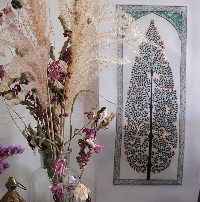 - オディシャ州の伝統絵画 パタチトラ インドの神話と自然を描いた細密アート【1点物】の写真