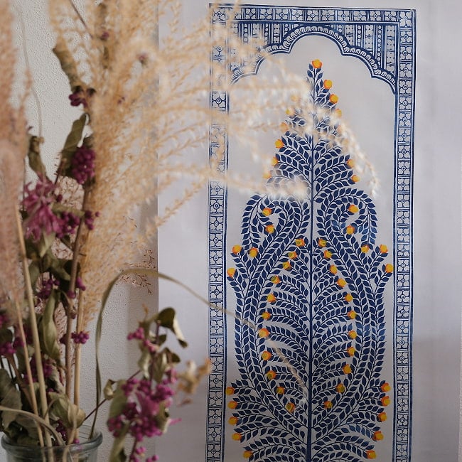 - オディシャ州の伝統絵画 パタチトラ インドの神話と自然を描いた細密アート【1点物】 12 - 壁に飾ってみました
