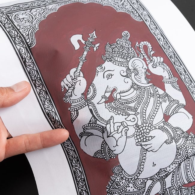 - オディシャ州の伝統絵画 パタチトラ インドの神話と自然を描いた細密アート【1点物】 11 - 壁に飾ってみました