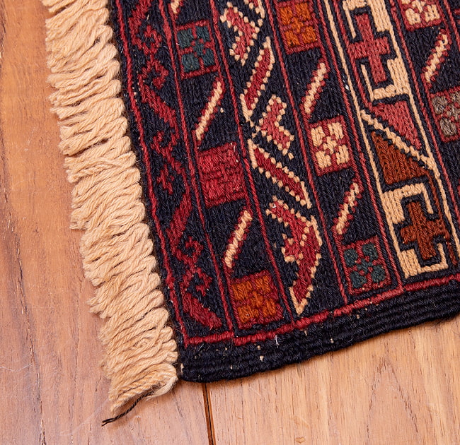 【一点物】バルーチ　カル・ムハマディ族　遊牧民による草木染め手織りトライバルキリム スマック織り - 約185cm x 117cm 12 - フリンジ周辺を拡大しました