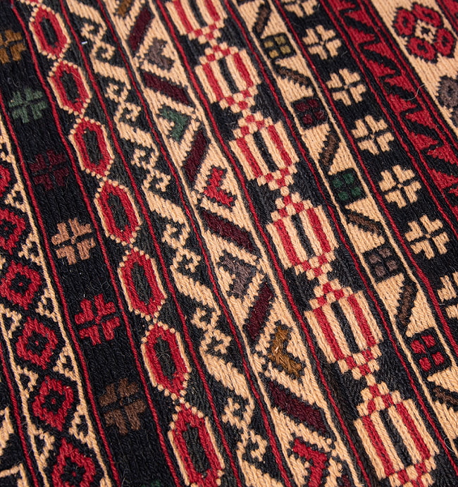 【一点物】バルーチ　カル・ムハマディ族　遊牧民による草木染め手織りトライバルキリム スマック織り - 約197cm x 135cm 8 - 柄をアップにしました