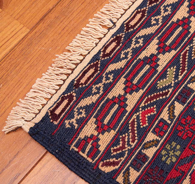 【一点物】バルーチ　カル・ムハマディ族　遊牧民による草木染め手織りトライバルキリム スマック織り - 約190cm x 126cm 13 - フリンジ周辺を拡大しました