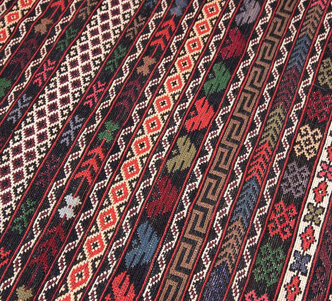【一点物】バルーチ　カル・ムハマディ族　遊牧民による草木染め手織りトライバルキリム スマック織り - 約210cm x 110cm 11 - 柄をアップにしました