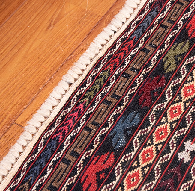 【一点物】バルーチ　カル・ムハマディ族　遊牧民による草木染め手織りトライバルキリム スマック織り - 約210cm x 110cm 12 - フリンジ周辺を拡大しました