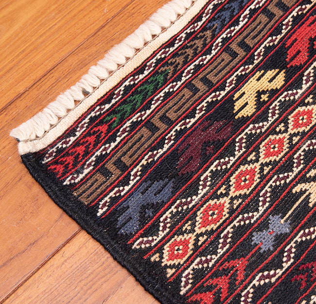 【一点物】バルーチ　カル・ムハマディ族　遊牧民による草木染め手織りトライバルキリム スマック織り - 約210cm x 110cm 13 - フリンジ周辺を拡大しました