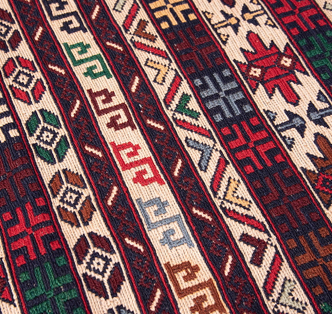 【一点物】バルーチ　カル・ムハマディ族　遊牧民による草木染め手織りトライバルキリム スマック織り - 約200cm x 118cm 9 - 柄をアップにしました