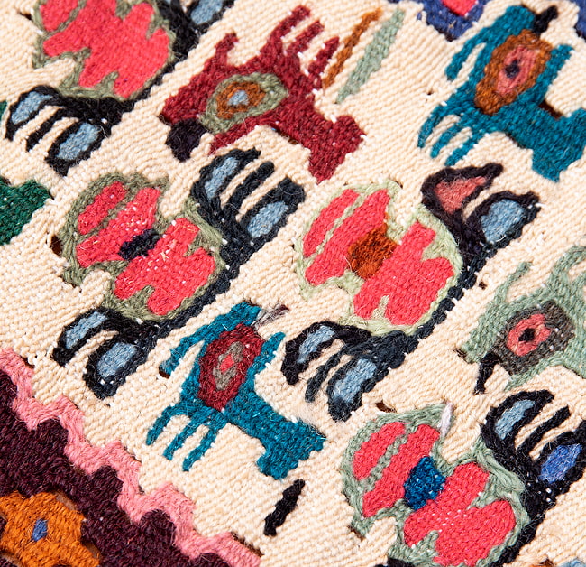 【一点物】バルーチ カル・ムハマディ族 遊牧民による草木染め手織りトライバルキリム スリット織り - 約147cm x 125cm 8 - 柄をアップにしました