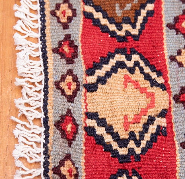 【一点物】バルーチ　カル・ムハマディ族　遊牧民による草木染め手織りトライバルキリム スリット織り - 約158cm x 125cm 11 - フリンジ周辺です