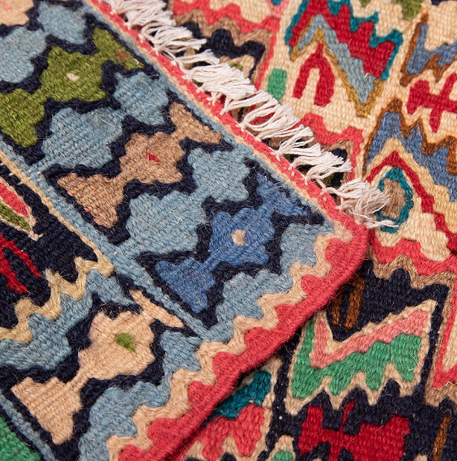 【一点物】バルーチ　カル・ムハマディ族　遊牧民による草木染め手織りトライバルキリム スリット織り - 約98cm x 80cm 10 - 両面に同じデザインがくる織り方で織られています