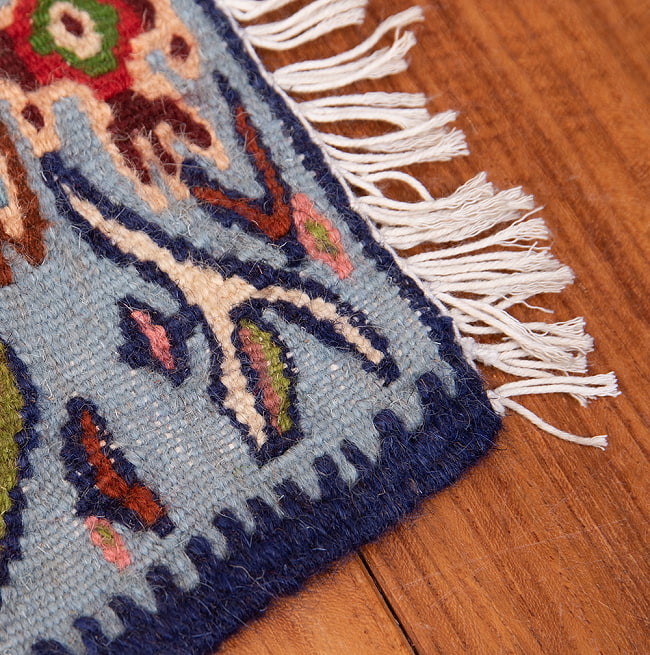【一点物】バルーチ　カル・ムハマディ族　遊牧民による草木染め手織りトライバルキリム 曲線織り - 約109cm x 86cm 10 - フリンジ周辺です