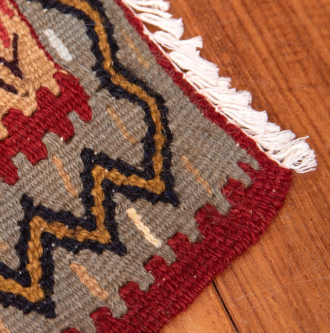 【一点物】バルーチ　カル・ムハマディ族　遊牧民による草木染め手織りトライバルキリム スリット織り - 約105cm x 79cm 9 - フリンジ周辺です