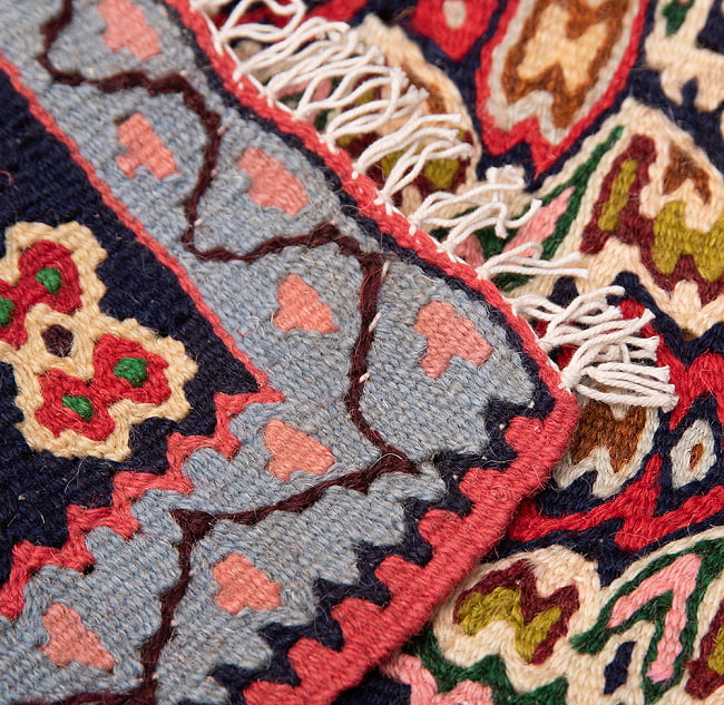 【一点物】バルーチ　カル・ムハマディ族　遊牧民による草木染め手織りトライバルキリム 曲線織り - 約115cm x 80cm 10 - 両面に同じデザインがくる織り方で織られています