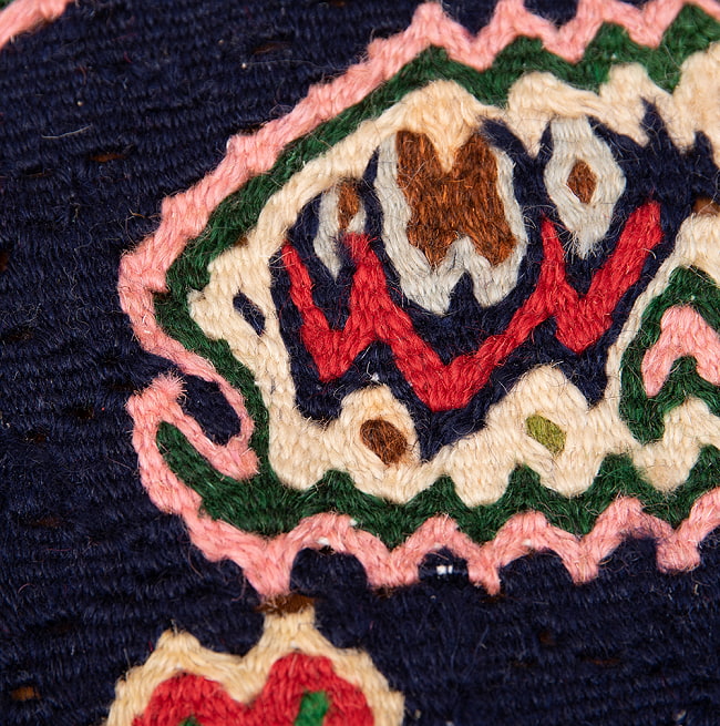 【一点物】バルーチ　カル・ムハマディ族　遊牧民による草木染め手織りトライバルキリム 曲線織り - 約115cm x 80cm 7 - 柄をアップにしました