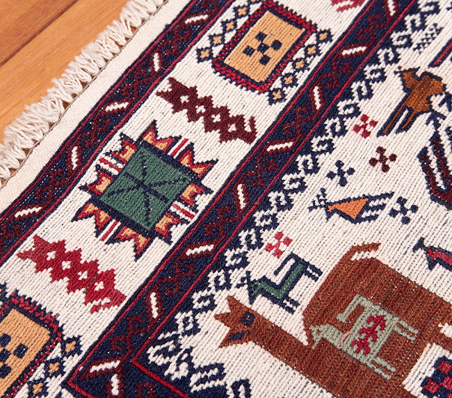 【一点物】バルーチ　カル・ムハマディ族　遊牧民による草木染め手織りトライバルキリム スマック織り - 約198cm x 113cm 10 - フリンジ周辺を拡大しました