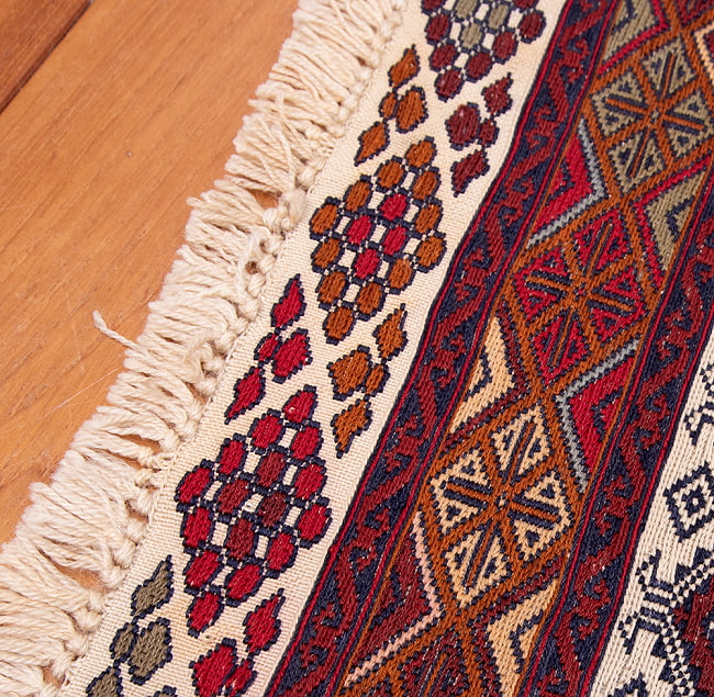 【一点物】バルーチ　カル・ムハマディ族　遊牧民による草木染め手織りトライバルキリム スマック織り - 約188cm x 120cm 11 - フリンジ周辺を拡大しました