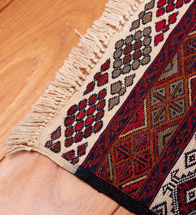 【一点物】バルーチ　カル・ムハマディ族　遊牧民による草木染め手織りトライバルキリム スマック織り - 約188cm x 120cm 12 - フリンジ周辺を拡大しました