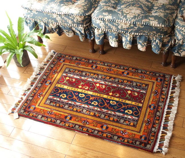 手織りのインド絨毯【64cm x 90cm】