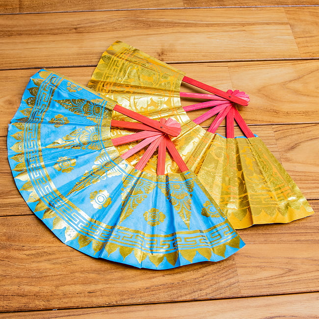 リバーシブルカラーの バリ島の 伝統模様扇子の選択用写真