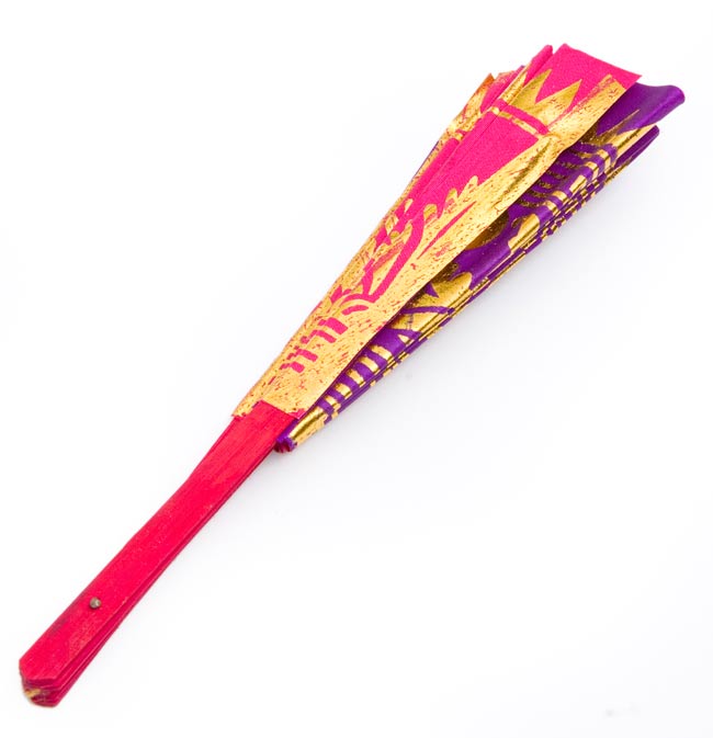 バリの金ピカ扇子飾りつき - 緑・赤 5 - 別の色の商品を閉じたところです。日本の扇子と一緒です