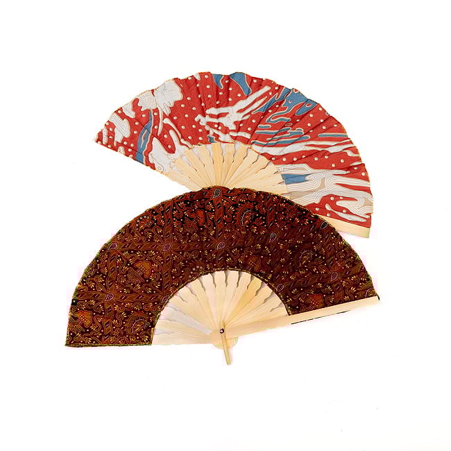 バティック伝統布 バリ島の 竹製扇子小（24cm） 15 - No.5：茶系