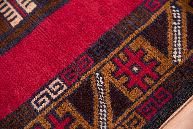 遊牧民バローチの手織り絨毯【約186cm x 106cm】 11 - 柄を拡大してみました