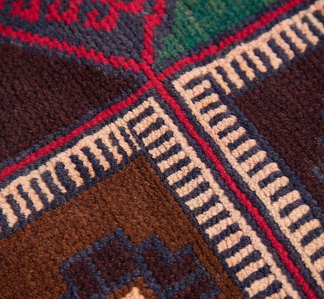 遊牧民バローチの手織り絨毯【約186cm x 106cm】 12 - 柄を拡大してみました