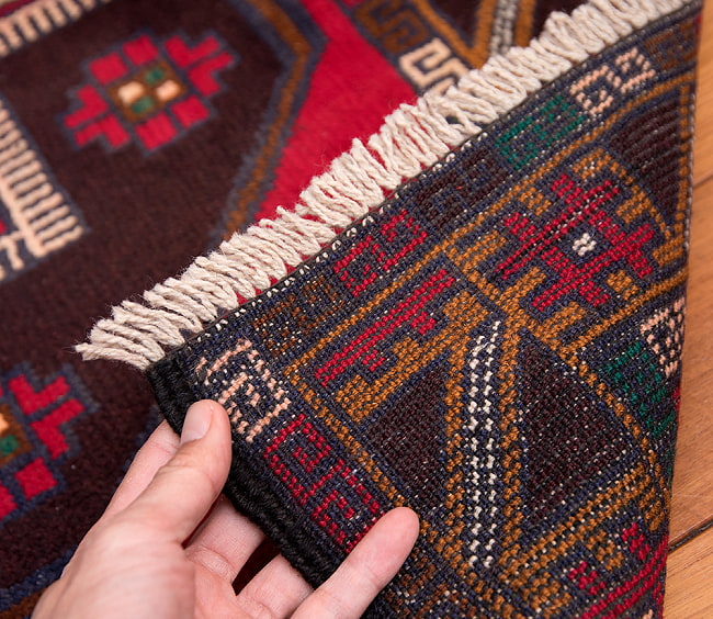 遊牧民バローチの手織り絨毯【約186cm x 106cm】 9 - 裏面はこのような感じになっています
